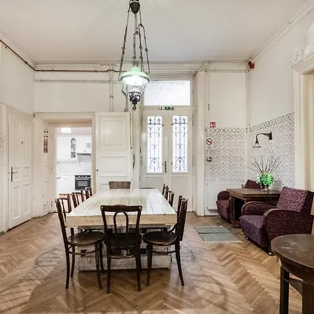 Baroque & Coworking Hostel Budapest
