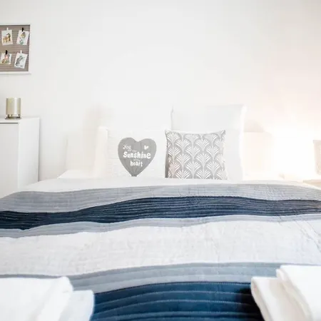 Comfy, Renewed 3 Bedroom In Center Budapest