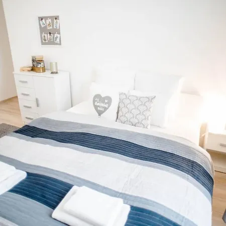 Apartment Comfy, Renewed 3 Bedroom In Center Budapest
