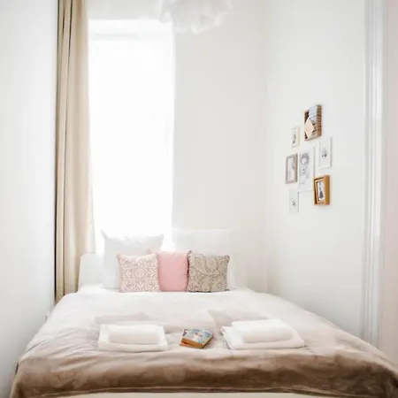 Apartment Comfy, Renewed 3 Bedroom In Center Budapest