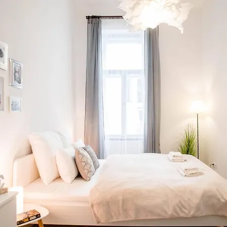 Apartment Comfy, Renewed 3 Bedroom In Center Budapest