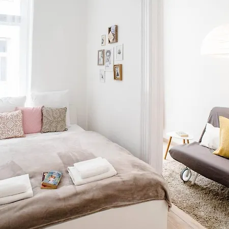 Apartment Comfy, Renewed 3 Bedroom In Center