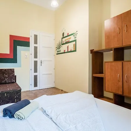 Baroque & Coworking Hostel *