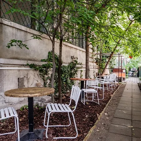 Hostel Baroque & Coworking *