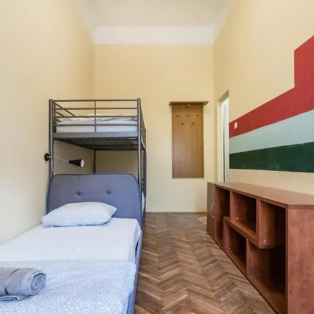 Baroque & Coworking Hostel