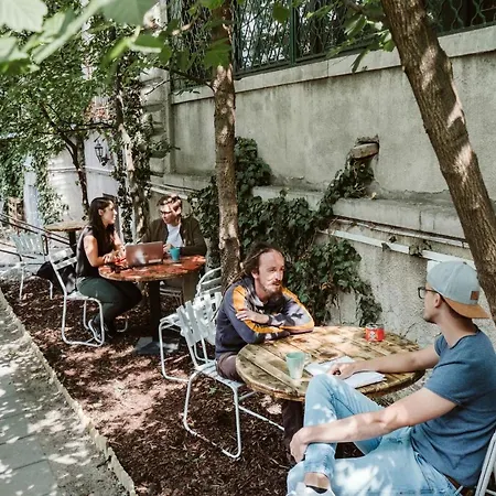 Baroque & Coworking Hostel