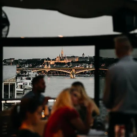 Vogue Boat * Budapest