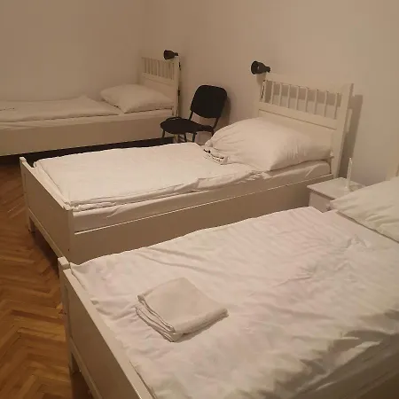Klauzál Hostel *