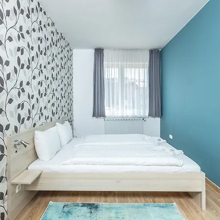 Maple Tree Budget Budapest