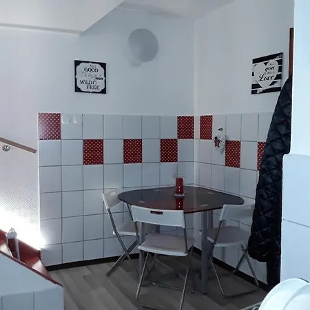 Dorishostel Hostel *