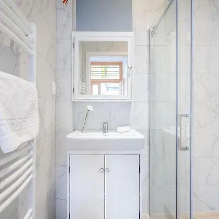 Apartment Bpr Blooming Design With A/c Budapest