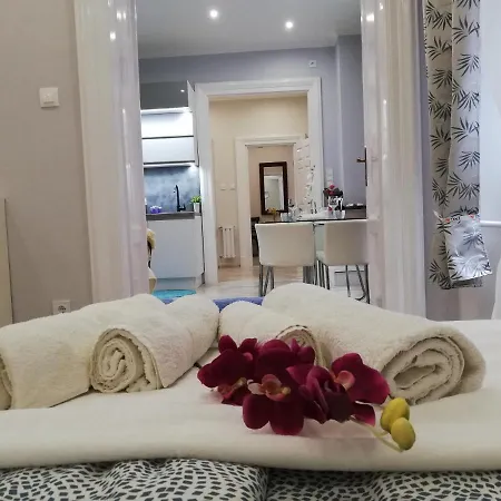 Pannonia Center Deluxe Apartman