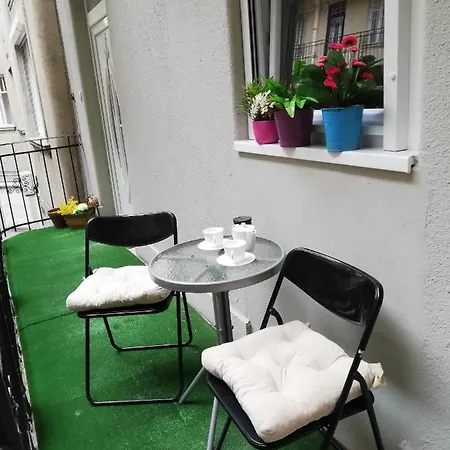 Pannonia Center Deluxe Apartman *