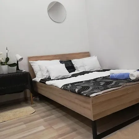 Pannonia Center Deluxe Apartman *