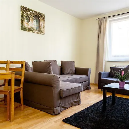 Locust Tree Hotell 3*