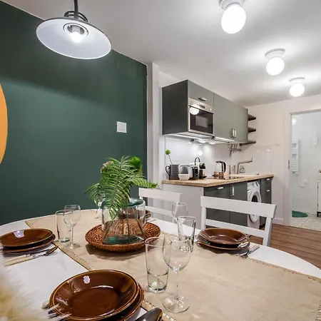 Apartment Colorful Designer In The Heart Of