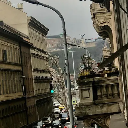 Ja 12 * Budapeste