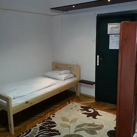 Walking Bed Hostel