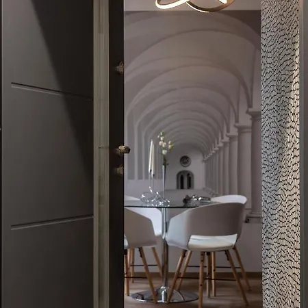 Premium By Hi5-king Street's Luxury
