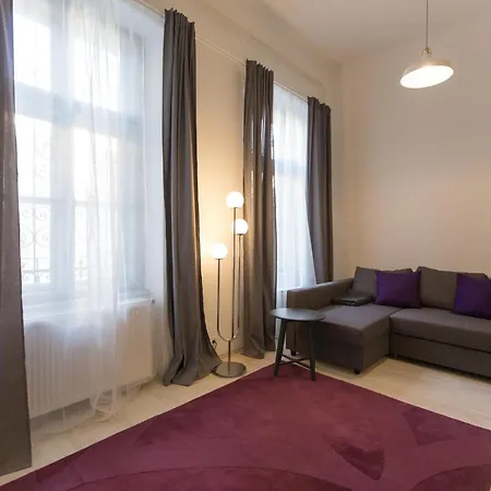 Palace District Apartment *