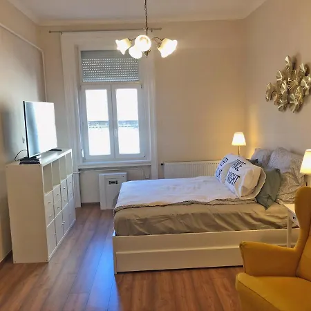 Apartment Modern Comfort In Historical Budapest