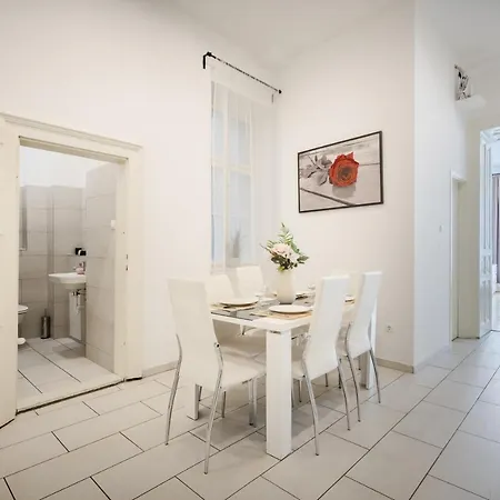Real Vadasz Appartement *