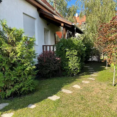 Full 2bdr Garden House Near To Downtown Metro Free Parking