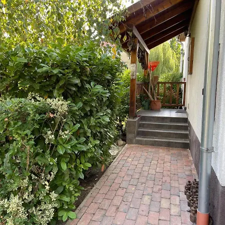 Full 2bdr Garden House Near To Downtown Metro Free Parking Guest house