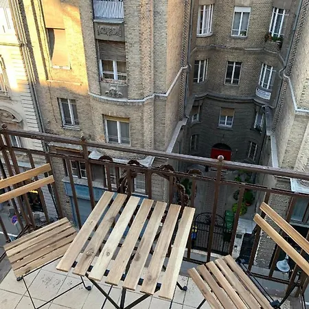 Real Zoltan Apartment *