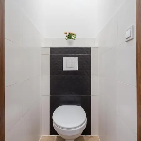 Apartment 3 Bedrooms Bright Flat In The Heart Of The -free Parking Need Reservation *