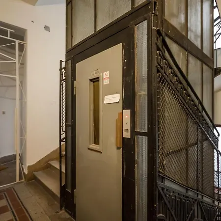 3 Bedrooms Bright Flat In The Heart Of The -free Parking Need Reservation Apartment Budapest