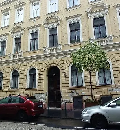 Apartment Western *