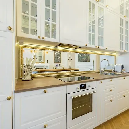 Bpr The Golden Astoria With Balcony And A/c Appartement