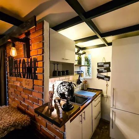 Rustic Flat With Perfect Location Apartment *