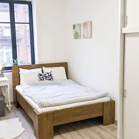 Modern Luxe In Heart Of Downtown *
