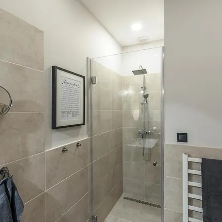 Apartment E12 Boutique *