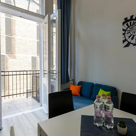 Hotel apartamentowy Bartok *