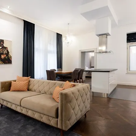 Zoya Luxury 5* Budapest