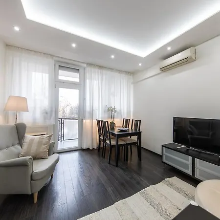 Spacious 3-room With Free Parking *