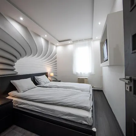 Spacious 3-room With Free Parking Apartment