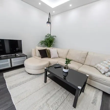 Spacious 3-room With Free Parking * Budapest