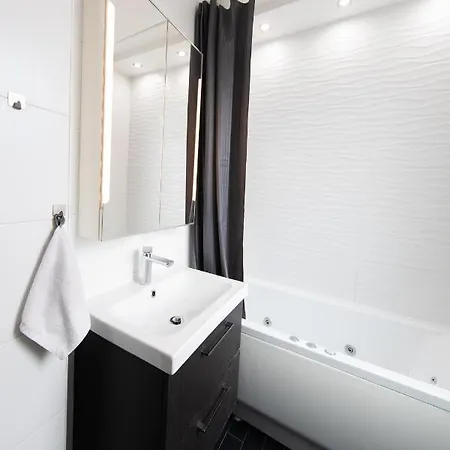 Apartment Spacious 3-room With Free Parking *