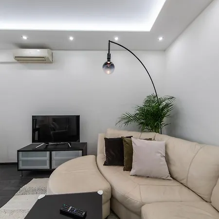 Spacious 3-room With Free Parking * Budapest