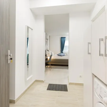 Downtown Residences Leo - Ac, Elevator, Terrace Appartamento