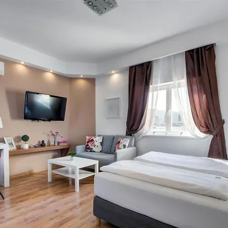 Premium Szervita Square Apartamento *
