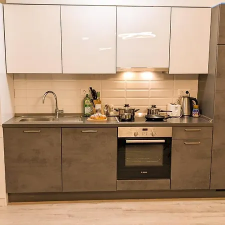Modern Luxe In Heart Of Downtown *