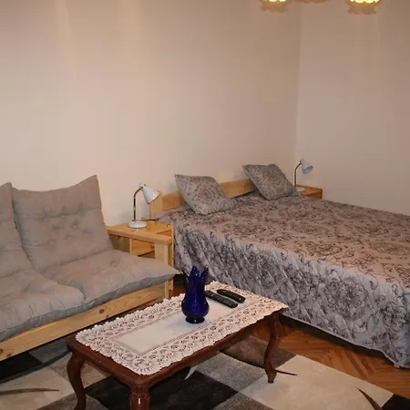 Apartment 3 Hippos *