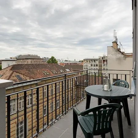 Downtown Residences Leo - Ac, Elevator, Terrace Appartamento