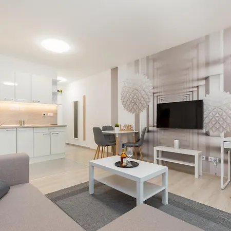 Downtown Residences Leo - Ac, Elevator, Terrace Appartamento *