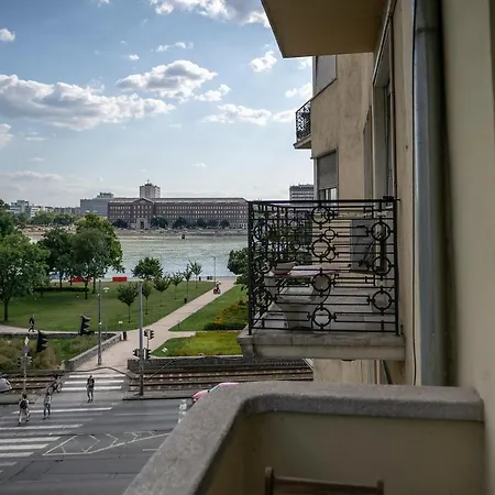 Riverside Balcony With View To Danube Budapešť